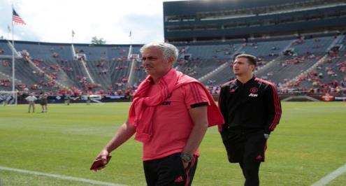 مورينيو يثير الجدل.. سخر من مارسيال والحكام وأحرج ناديه وأشاد بسانشيز 